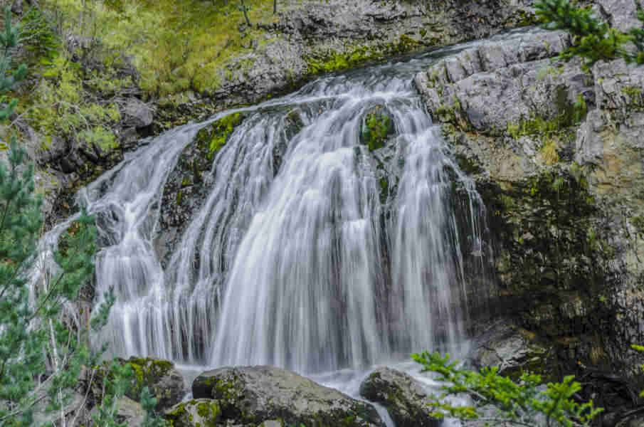 Huesca - parque nacional de Ordesa y Monte Perdido - valle de Ordesa 36 - cascada de Arripas.jpg